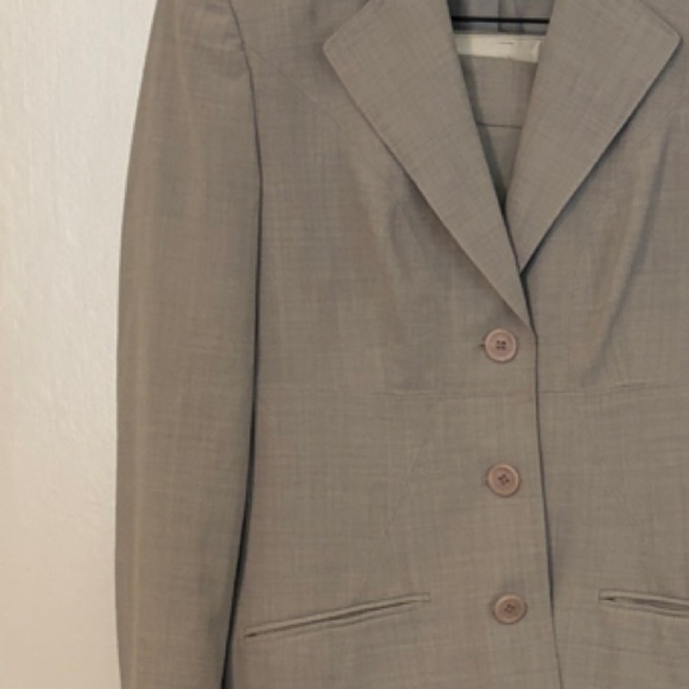 Anne Klein Classic Tan Women’s Suit Size 8.